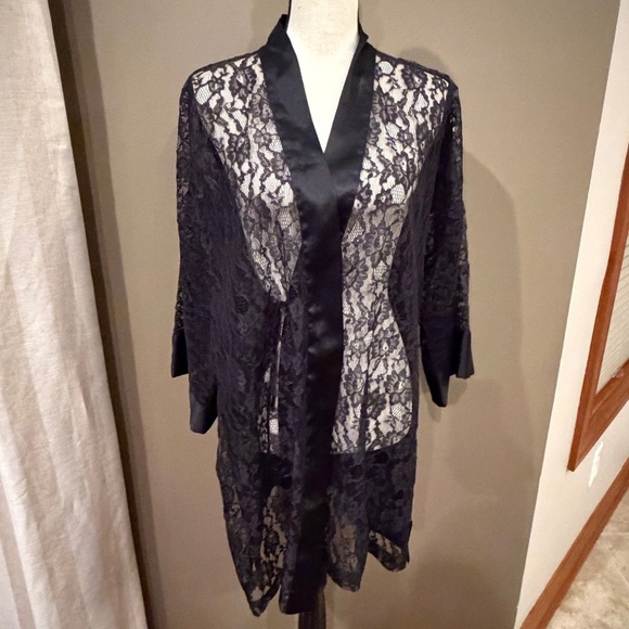 Victoria's Secret Other - Vintage Victoria's Secret Gold Label Romantic Black Lace Robe, One Size